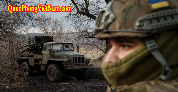Nga áp đảo Ukraine về quân số, hoả lực - Ukraine outnumbered and outgunned by Russia